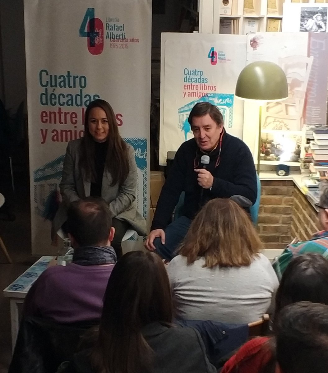Luis García Montero presenta 'El mal hábito de ser cuatro manos', primer poemario de Flora Jordán.

#PoesíaenAlberti