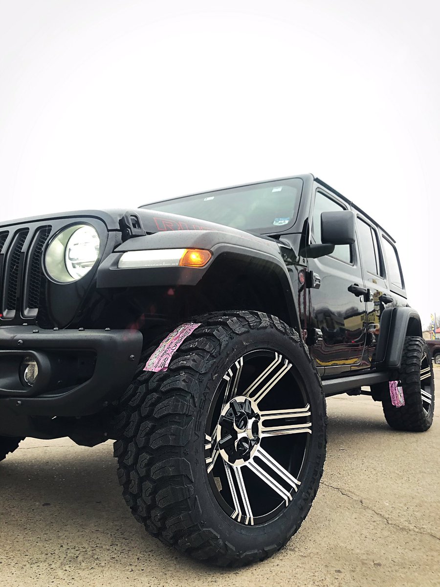5Star_tw's tweet photo. Happy customer w/ new wheels and tires 🤩

Come visit us at 5 Star tires and wheels down at 
🌟2228 sw 29th st OKC,OK 73119 
Or give us a call for a free estimate 
🌟4058154046 https://t.co/GgpmPXz709