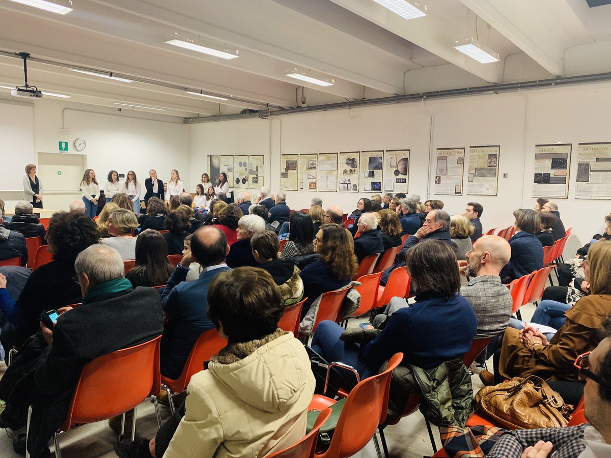 nnlc_fermiarona's tweet photo. Incontro con l’autore: Helena Janeczek, autrice di tanti romanzi di successo.  #NNLC #nottenazionaleliceoclassico @notteclassico https://t.co/b7YyXgvO8R