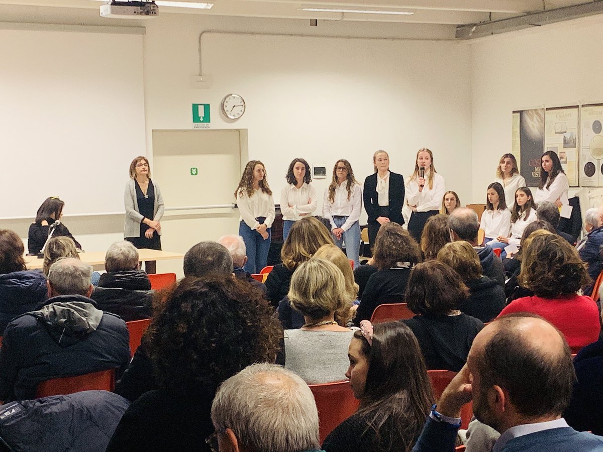 nnlc_fermiarona's tweet photo. Incontro con l’autore: Helena Janeczek, autrice di tanti romanzi di successo.  #NNLC #nottenazionaleliceoclassico @notteclassico https://t.co/b7YyXgvO8R