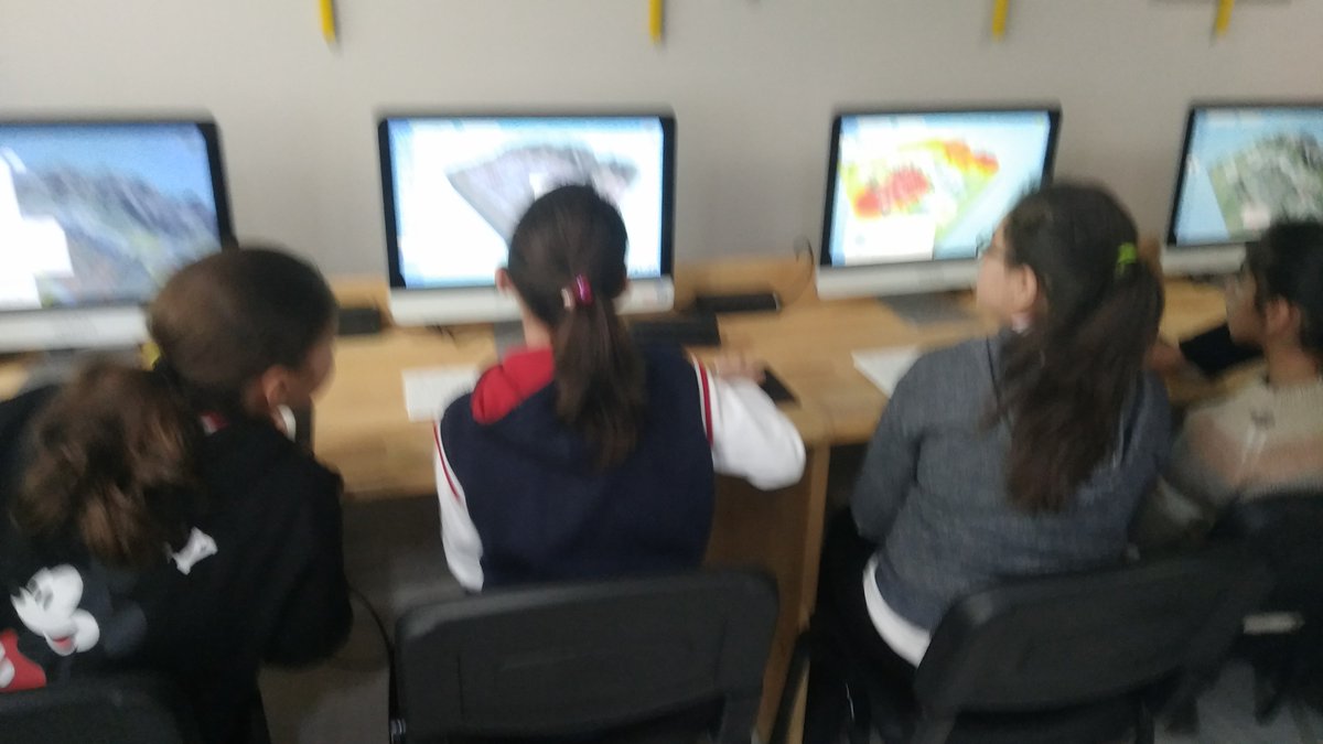 Yavuz Selim Ortaokulu Harezmi Ekibi, HİS sloganlarını bulduktan sonra, ecity oyunu ile bir şehirdeki kirliliği yok etmek için yarıştılar. <a href="/ebubekirsavasci/">Ebubekir Sıddık Savaşçı</a> <a href="/valisalihayhan/">Salih AYHAN</a> <a href="/harezmimodeli/">Harezmi Eğitim Modeli</a> <a href="/gunayguzel/">günay güzel</a> <a href="/bulbulfb/">Fahrettin BÜLBÜL🇹🇷</a> <a href="/ekonca77/">erkn14</a> <a href="/sivasmem/">Sivas Millî Eğitim Müdürlüğü</a> <a href="/mkesuruk/">muhsin</a>