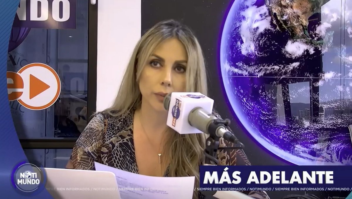 Amor, ayer soñé contigo... @gisella_bayona te comí a Besos!!!! Te hice el amor toda la noche!!!! Te deseooooooo con locuraaaaa !!!!!! ❤️🔥😈😋 eres mía!!!! Solo mía!!!! Mi Gigi :) te amoooooooo!!!!!! Cuerpazooooooo!!!!! Tú me vuelves locoooooooo!!!! Me encantaaaaaas demasiado!!!!
