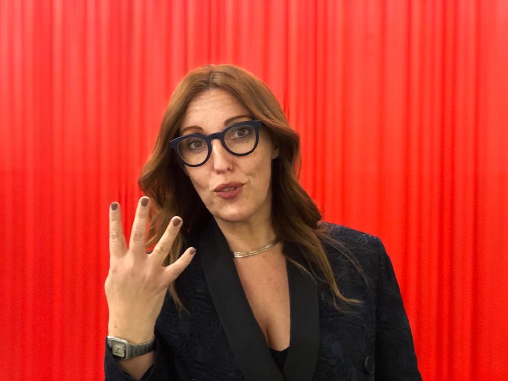 DonazzanElena's tweet photo. Quarta #condanna! C’è un signore che mi #perseguita e #diffama: non ho mai replicato, l’ho portato in giudizio ed è stato condannato. Ma lui... insiste. Vi pare possibile?
Ringrazio la #Giustizia, ma resta l’ingiustizia di questo signore che si fa beffa delle condanne ricevute... https://t.co/6hiCoBtS9h