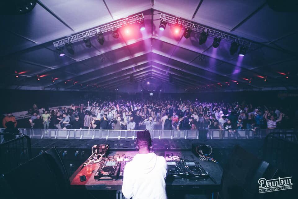 Ready for more of THIS? 🎧👇

Join us tomorrow at <a href="/DLVEC/">DLV Events Center</a> for #ZOOLOGY Pt. II! (Doors: 7PM, 18+ to enter, 21+ to drink)

Get your tickets NOW to unleash your inner animal 🎶 dlvec.com/event/zoology-…

#Vegas <a href="/CollectiveZoo/">COLLECTIVE ZOO</a> <a href="/TeamBandL/">Brownies & Lemonade🍫🍋</a>