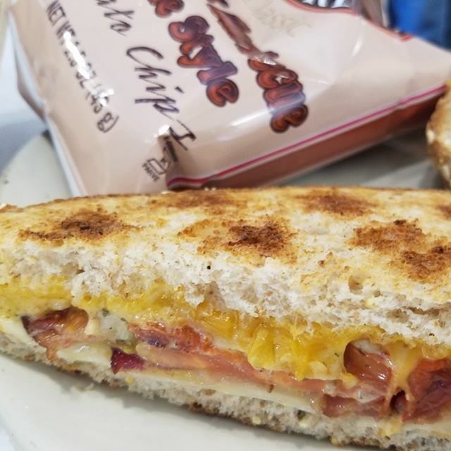 DunnBrosRC's tweet photo. It’s a comfort food kind of day... #bacongrilledcheese 😋
.
.
.
#allthecheese #goodfood #instafood #eatwell #foodstagram #realfood https://t.co/kdyvHFFa8n https://t.co/8LAQftSzzg