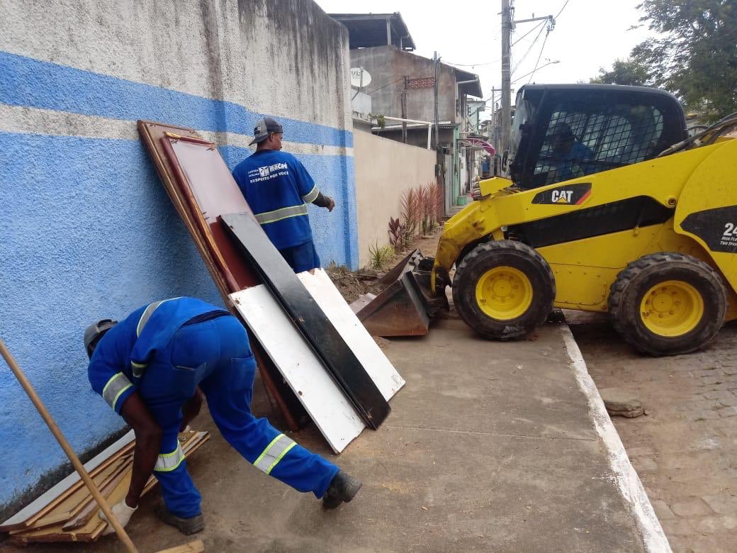 limpatech's tweet image. Remoção mecânica de entulhos nos bairros Barra de Macaé e Novo Horizonte.

Os serviços não param na nossa cidade #PorumaMacaemelhor @draluiziojunior