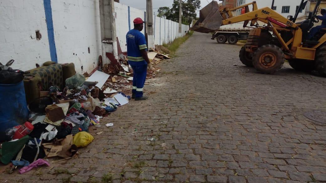 limpatech's tweet image. Remoção mecânica de entulhos nos bairros Barra de Macaé e Novo Horizonte.

Os serviços não param na nossa cidade #PorumaMacaemelhor @draluiziojunior