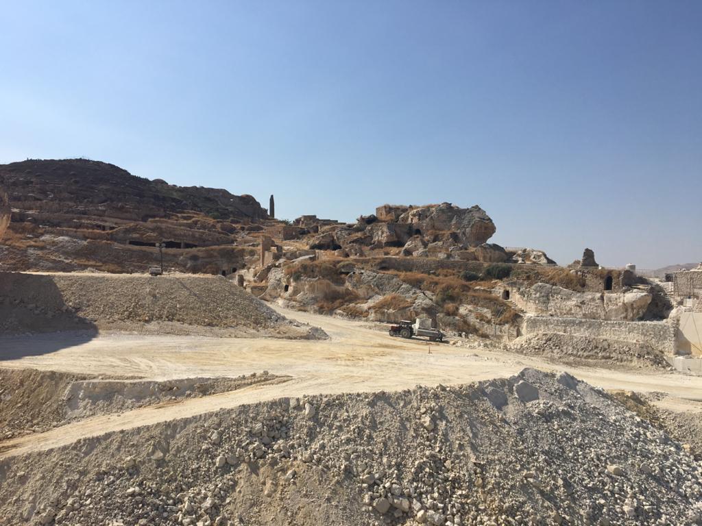 This is late but in October, I went to Hasankeyf. I've already shared images from that trip so these are some extra. You can read more about what's happening to the 12,000-year-old town that will be submerged by the Ilisu dam:  https://www.washingtonpost.com/world/middle_east/a-turkish-dam-is-about-to-flood-one-of-the-oldest-continuously-settled-places-on-earth/2019/11/26/26d327f2-0d48-11ea-8054-289aef6e38a3_story.html https://twitter.com/RazAkkoc/status/1179357762750418945