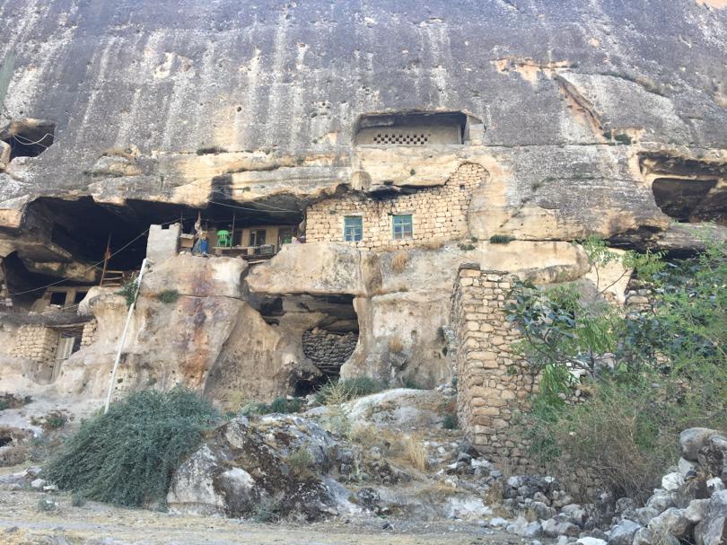 This is late but in October, I went to Hasankeyf. I've already shared images from that trip so these are some extra. You can read more about what's happening to the 12,000-year-old town that will be submerged by the Ilisu dam:  https://www.washingtonpost.com/world/middle_east/a-turkish-dam-is-about-to-flood-one-of-the-oldest-continuously-settled-places-on-earth/2019/11/26/26d327f2-0d48-11ea-8054-289aef6e38a3_story.html https://twitter.com/RazAkkoc/status/1179357762750418945
