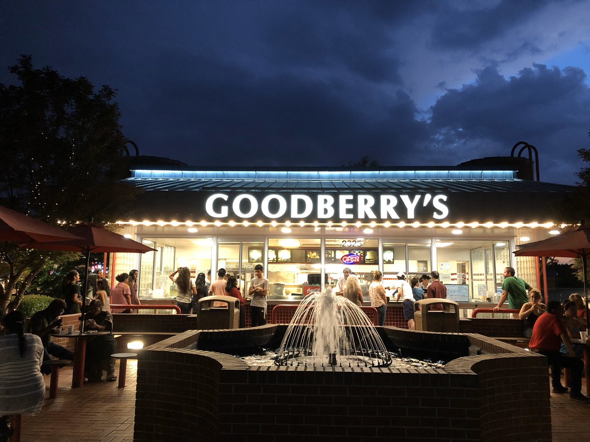 Goodberrys's tweet photo. Weekend sights to behold! 🍦

— Friday: RUM RAISIN 💜
— Saturday: NUTELLA 🍫
— Sunday: JAMOCHA ☕️

Invite a friend and share a concrete together! 🥄😁 https://t.co/a91ieoaSnD