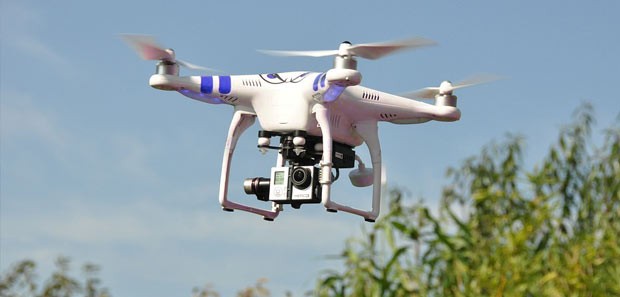 NottsWatch's tweet photo. Do you own a drone or remote control aircraft? Are you flying it legally? To be 100% sure your safe and legal, go and see the comprehensive advice below from @nottspolice 
https://t.co/0JwFpGRfO4
#NottsWatch #community #dronesaftey #police #law #uklaw https://t.co/xFdiBsQfOL