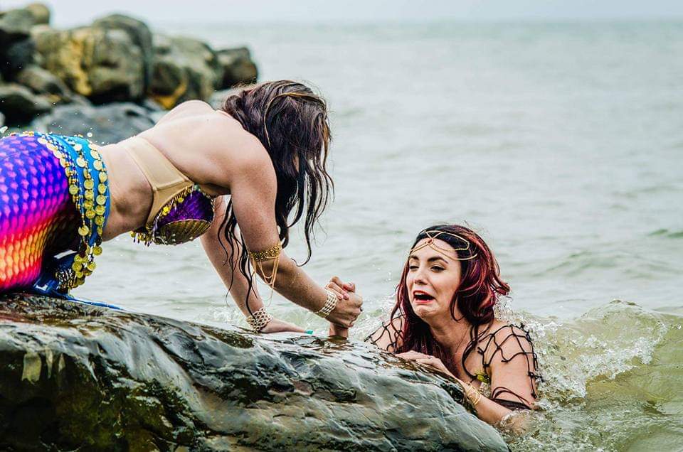 MermaidLilyRose's tweet photo. Found this old shot earlier from 4 years ago and it still makes me laugh 😂 #mermaid #derp #thesingingmermaid https://t.co/mKf0VTb1EC