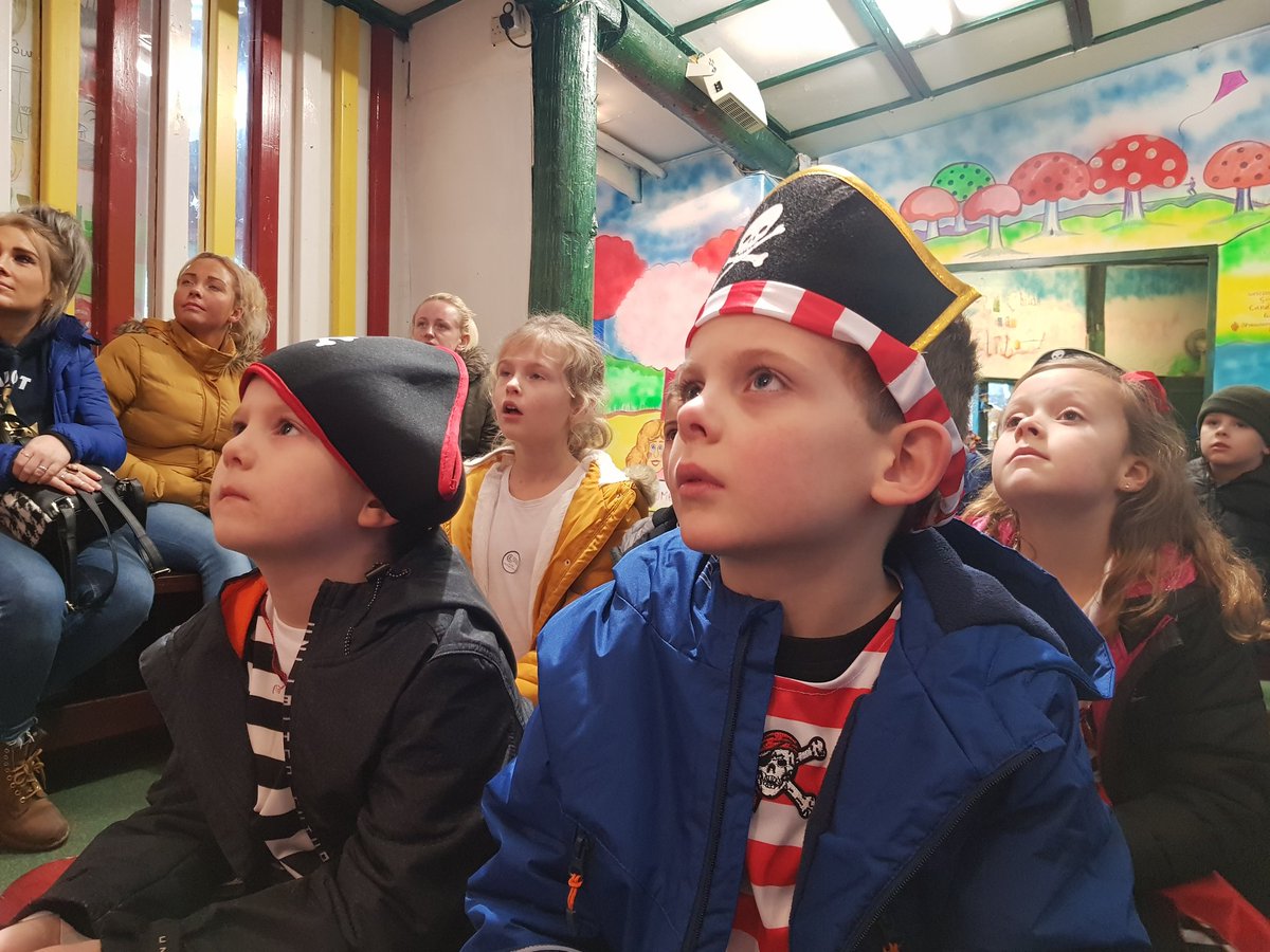 PentrerGraig's tweet photo. #pirates @GowerHeritage #pgpspaceships #pgphum #pgpoutdoorlearning https://t.co/TkCEDnie6Y