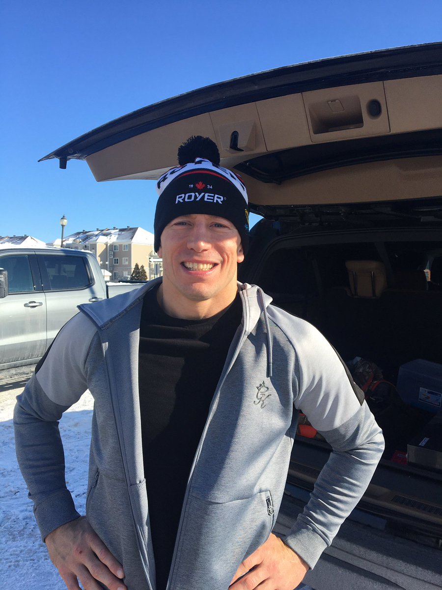 GeorgesStPierre's tweet photo. Minus 20 Celsius this morning... Bien content d’avoir ma belle tuque @Royer1934!!!👍🏻 https://t.co/NVjfdSvNeJ
