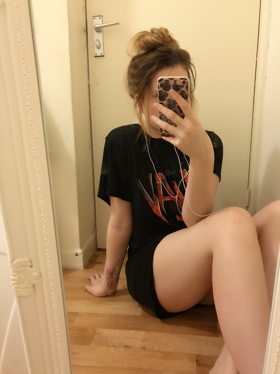 audry_eva's tweet photo. comme une envie soudaine de me toucher avec vous 😌
viens vite en DM , RT Follow pour une nude gratuite https://t.co/serKFGfCvO