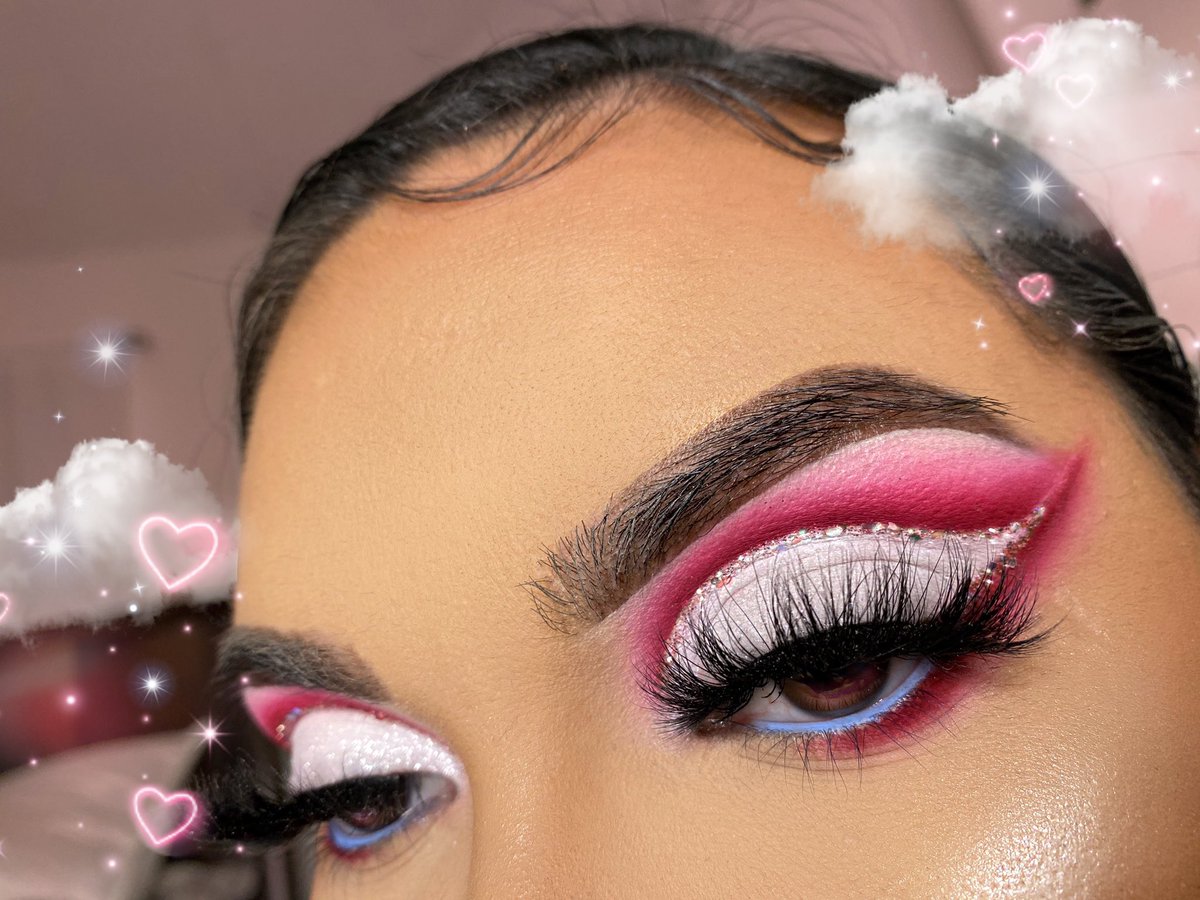gxldvibee's tweet photo. It’s not February yet but I clearly don’t care 😊💖🤍☁️ https://t.co/bOTnNUwwRb