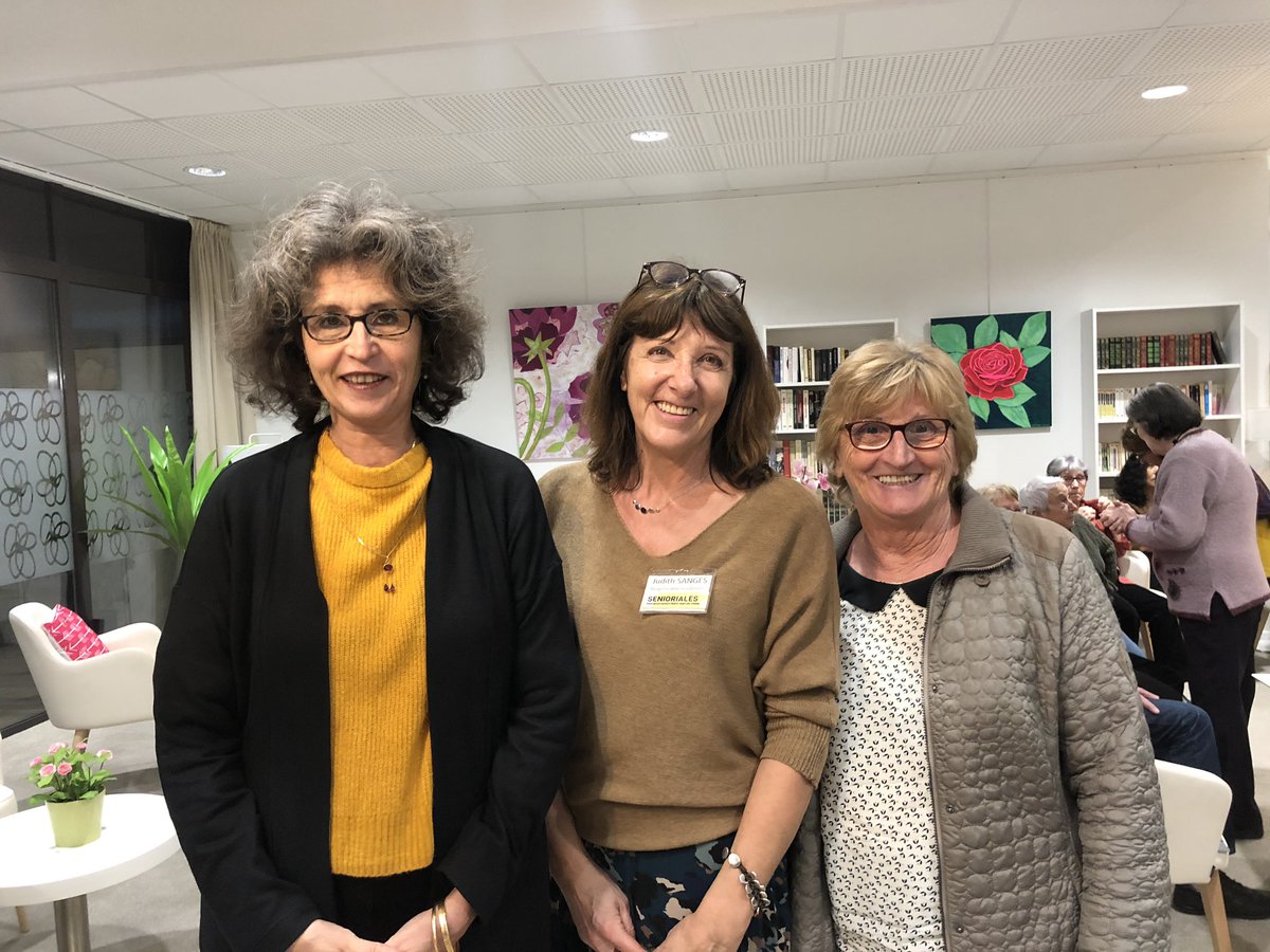 Clacombre's tweet photo. Ce soir avait lieu le vernissage de l’exposition réalisée par l’école municipale d’arts plastiques de #SJDV en présence de Madame Oms (Adjointe à la culture) et Madame Vessiot (Adjointe à l’action sociale et solidarité).
Merci aux équipes de la résidence @SenStJeanDVedas 👌 https://t.co/ZBVpXF5Tzb