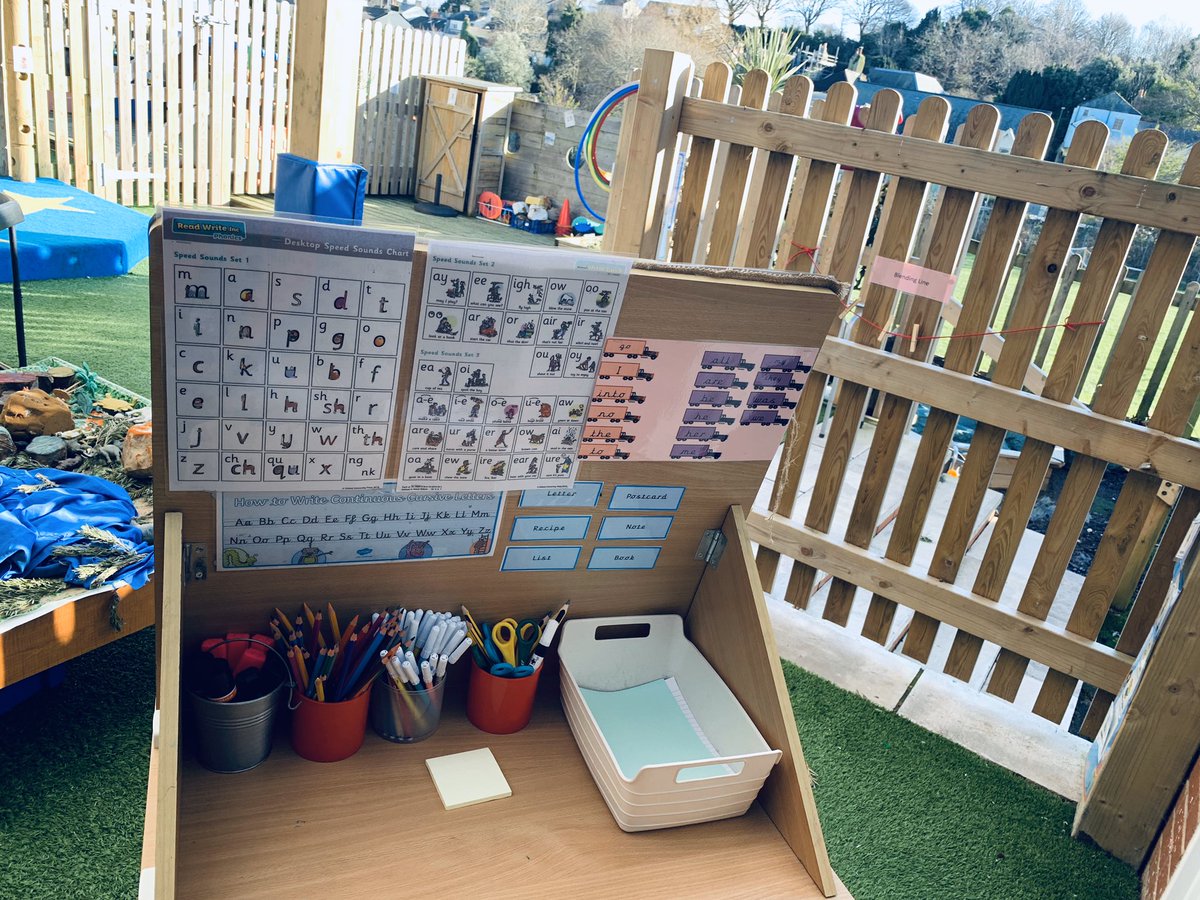 CollardEmma's tweet photo. An extra writing station added for the outside area! 🥰✏️ #eyfs #phonics #trickywords #outdoorlearning #writingarea @smc_brixham https://t.co/kjHz52ScV9