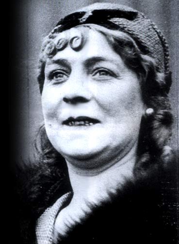lunar_aphrodite's tweet photo. Finally! First edit finalised on #DevineJustice about 1920s Sydney Crime Boss, Matilda Devine! Cuppa time and the second edit begins... #AmEditing #AussieFiction #AusWrites #TillyDevine #1920AussieCrimeQueen #RazorGangs #BrothelMadam #WritingCommunity #booktalk
@MacmillanAus https://t.co/y1b49PTb9T