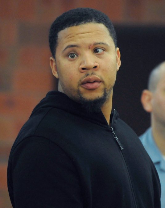 MajesticDrama's tweet image. her: “look me straight in the eye and tell me you don’t know that bitch”

me: