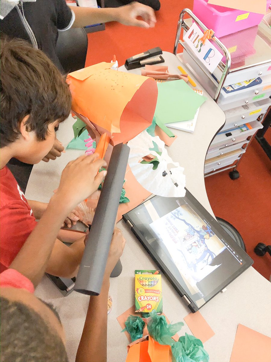 Ms_Bartholomew1's tweet image. Today we took a moment to make a #creativeconnection and this group got to practice some awesome teamwork! They combined all of their ideas to make a giant treehouse!!🌳#matzkeproud
