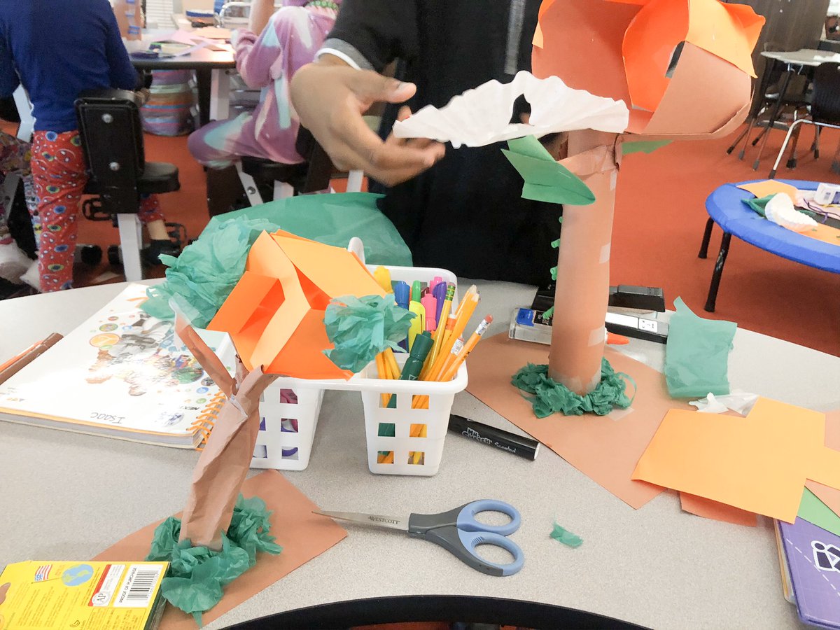 Ms_Bartholomew1's tweet image. Today we took a moment to make a #creativeconnection and this group got to practice some awesome teamwork! They combined all of their ideas to make a giant treehouse!!🌳#matzkeproud