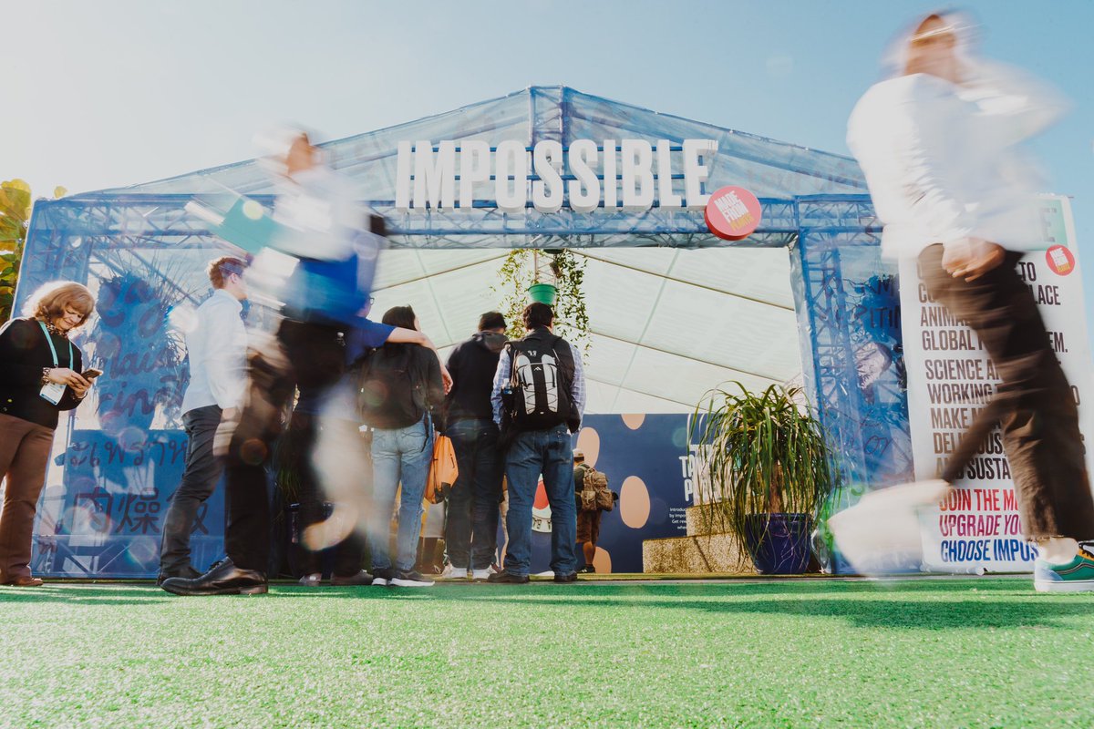 streetfactory's tweet photo. Another @CES in the books with @ImpossibleFoods 🍔
.
We served 20,000 samples of  #ImpossibleBeef White Castle sliders &amp; #ImpossiblePork banh mis from a hidden BOH kitchen inside of this custom tent structure [comprised of a truss frame with a printed transparent mesh exterior]. https://t.co/7uVgtCGoYa