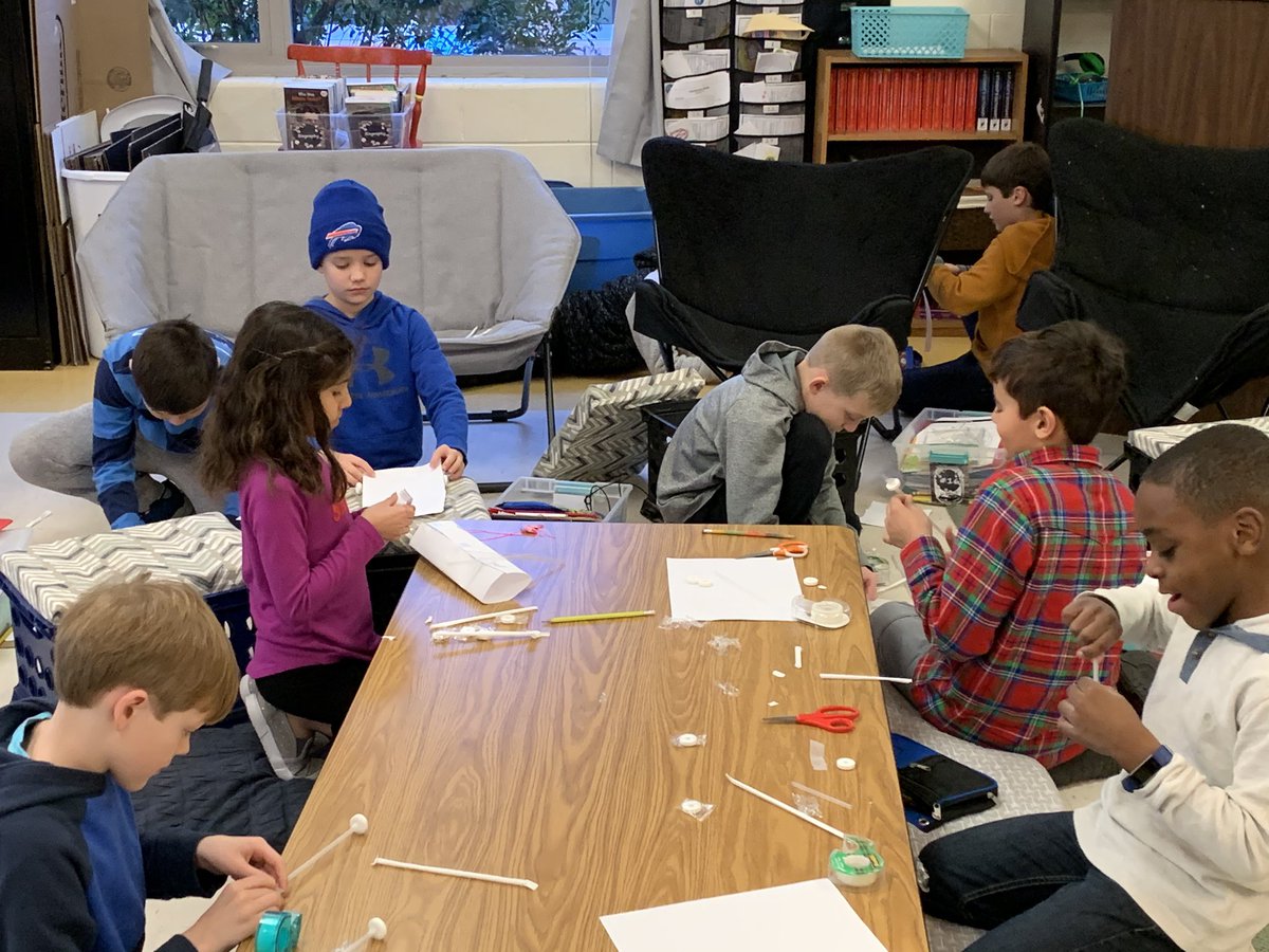 ap_guilliams's tweet photo. Future aerospace engineers at work making puff mobiles! @WPESPrincipal @HeavenlyHusick @dawnkingCCPS @ccps_gifted @ChristanMartin5 https://t.co/8YFBIUfuv5