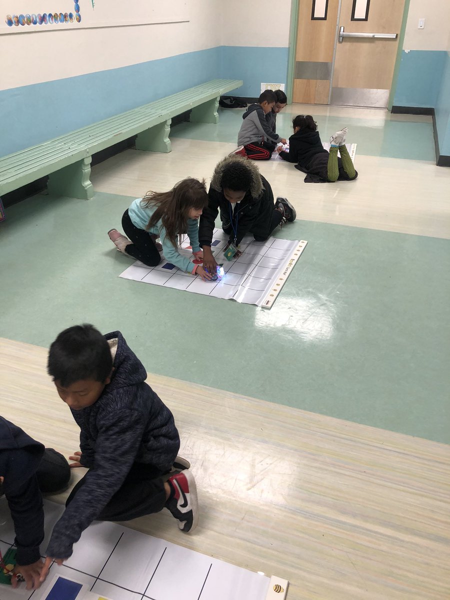 ekalligeros's tweet photo. We love bee bots @PaulRevereSF #CSinSF #SFUSDdot @billmarsland https://t.co/E2Ty7xiZeS