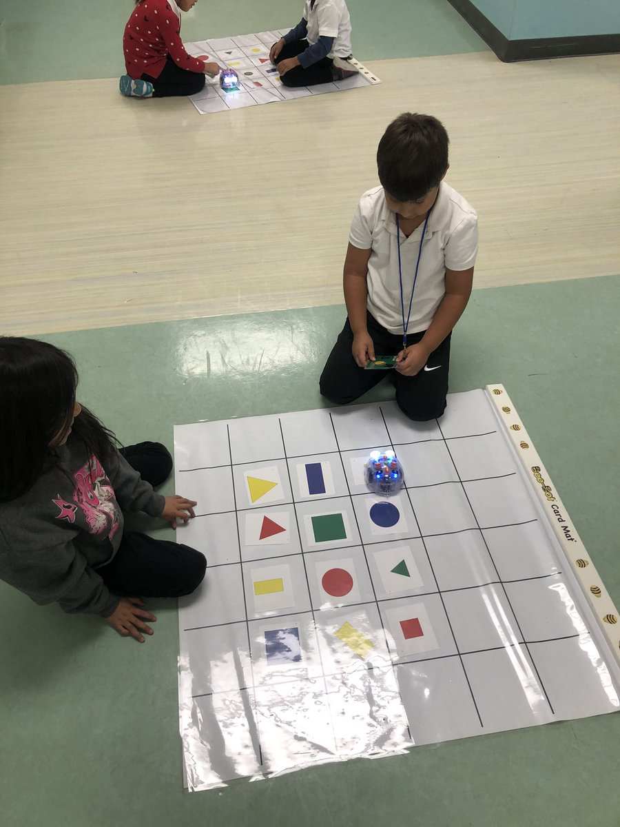 We love bee bots <a href="/PaulRevereSF/">Paul Revere School</a> #CSinSF #SFUSDdot <a href="/billmarsland/">Bill Marsland 🏳️‍🌈</a>