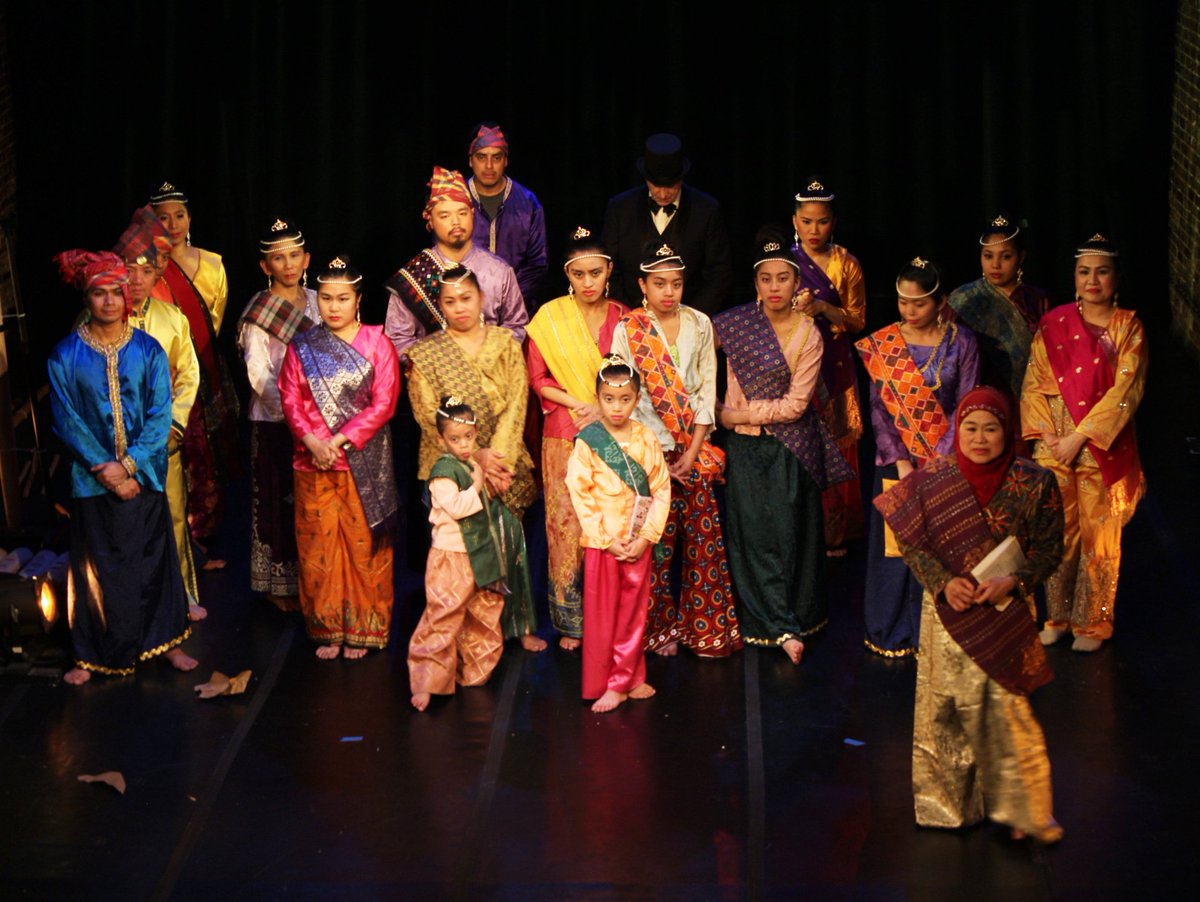 Kinding_Sindaw's tweet photo. 8 weeks till Pananandem (Remembering)!
Prices: Adult $27; Student $21
https://t.co/xPw9xxgqEV

#kindingsindaw #livingtraditions #pilipinx #mindanao #ilovemarawi #indigenous #theaterarts #dance #community #support #newyork #ny #nyc #newyorkcity #learn #asia #asian #philippines https://t.co/8p5OtbeAN6