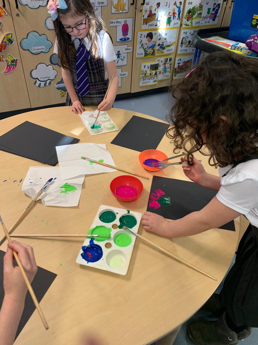 AnnanhillPS's tweet image. P1 have started a mini topic of Scotland before moving on to Katie Morag stories. They’ve been tasting Scottish foods, printing thistles, making a saltire, creating their own castles and designing tartan using different materials. #funinp1 #topictime