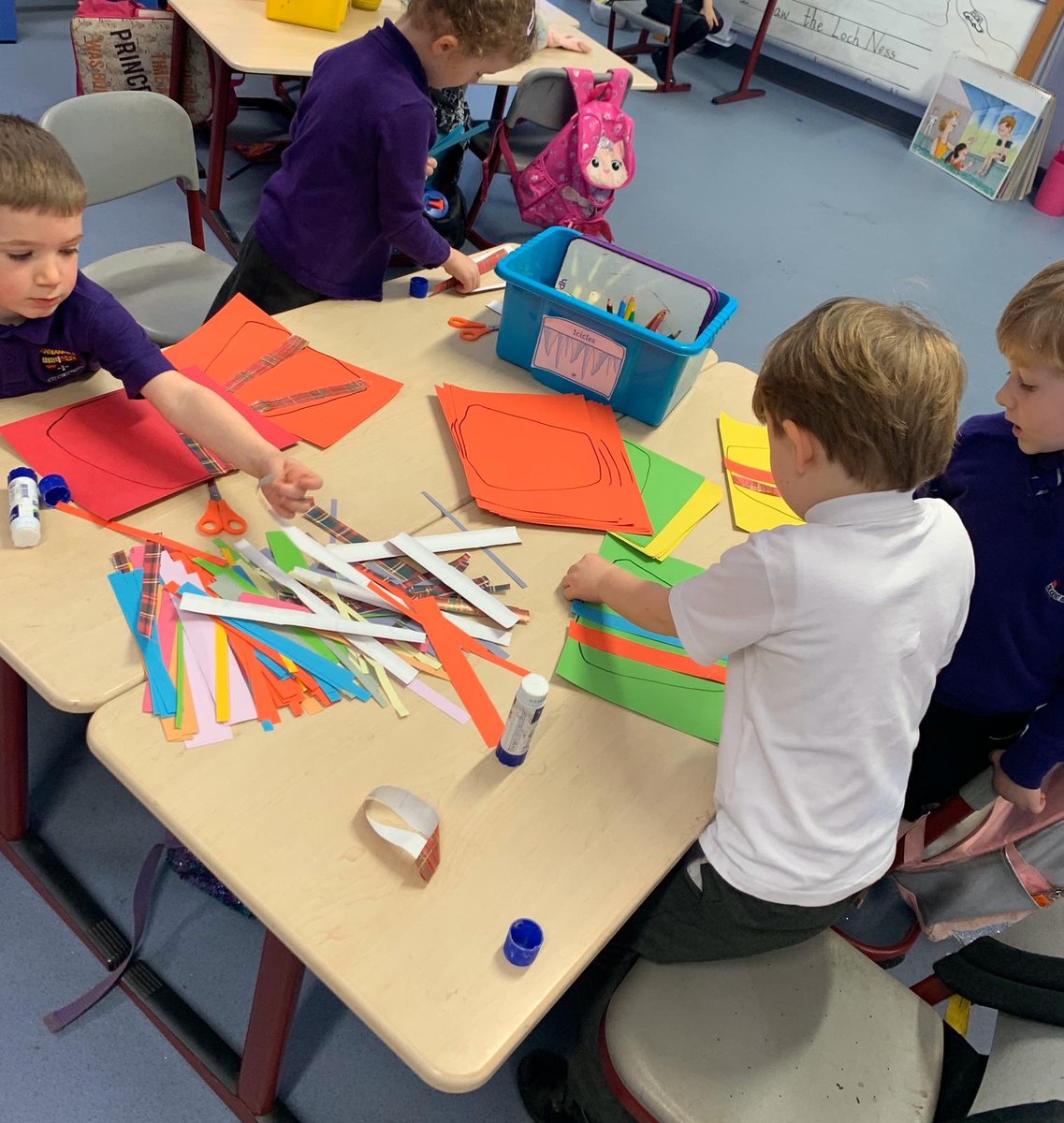AnnanhillPS's tweet image. P1 have started a mini topic of Scotland before moving on to Katie Morag stories. They’ve been tasting Scottish foods, printing thistles, making a saltire, creating their own castles and designing tartan using different materials. #funinp1 #topictime