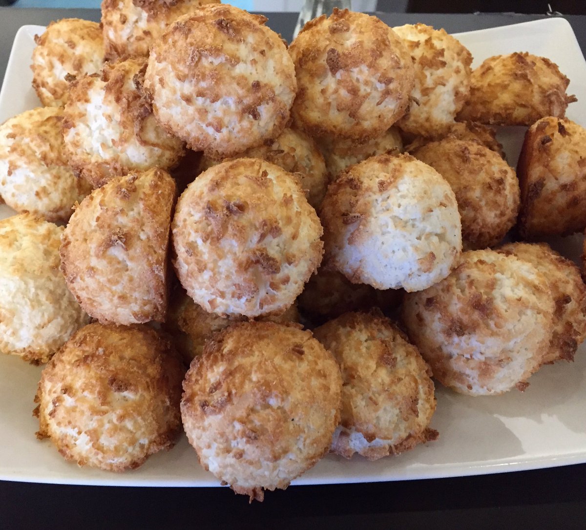 Coconut Macaroons! 

#coconutmacaroons
#glutenfreebakery #celiacdisease #CCACeliac #theceliacscene  #events_newwest #rivermrkt #ediblevancouver #dailyhivevancouver  #downtownnewwest #georgiastraight