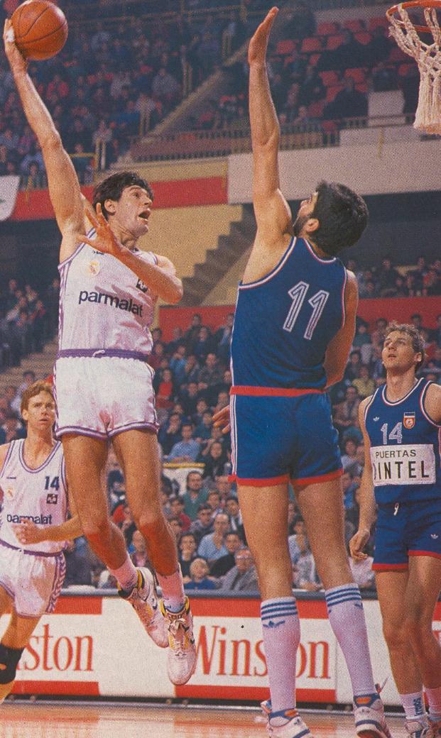 RetroMadrid_'s tweet photo. Feliz Fin de Semana¡ 🏀🏀🏀 #HalaMadrid https://t.co/UXUWS02jM4