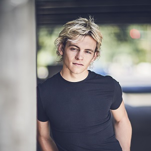 AuriKin's tweet image. #FitFriday, you say?