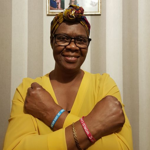 CR_UK's tweet photo. “I’ve been given a second chance, and I don’t look at the negatives.” Laurel was diagnosed with oesophageal cancer in 2006, and is now cancer-free! 4 February is #WorldCancerDay. Get your #UnityBand in one of our @CRUKshops, or online here: https://t.co/RSjOsLsZEp https://t.co/0Z6q93ubl1
