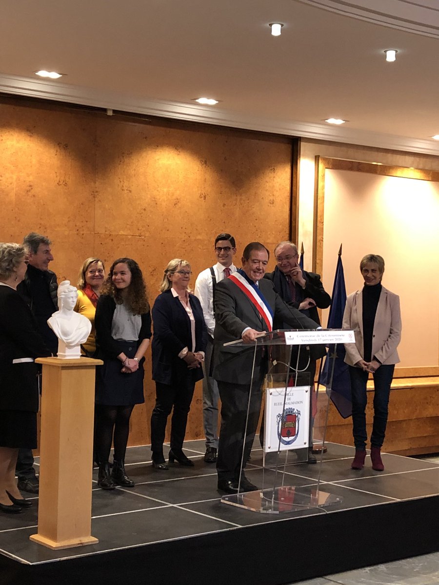 AlexisPizard's tweet photo. Heureux d’avoir participé ce soir à la cérémonie de la citoyenneté aux côtés de @patrick_ollier , les élus de la ville et surtout les jeunes rueillois devenus solennellement citoyens ce soir ! https://t.co/alLYv9Eypb