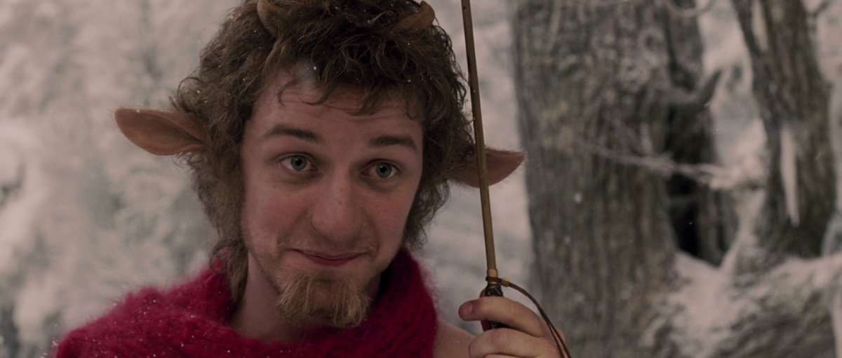 Хроники нарнии получеловек полукозел. Мистер тумнус из хроники нарнии. Хроники нарнии козел. Хроники нарнии сатир. Фавн мистер тумнус.