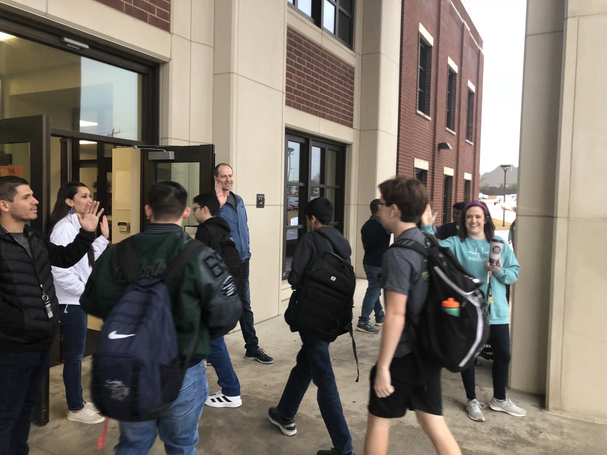 zlearnmore's tweet photo. Great way to start the day today with “Reedy Roar” Thanks to #ReedyMath @ReedyCounselors & @reedyvolleyball for coming out to give High 5s and Fist Bumps!! @RHSFrisco #RHSRoar https://t.co/64eSQosYVM