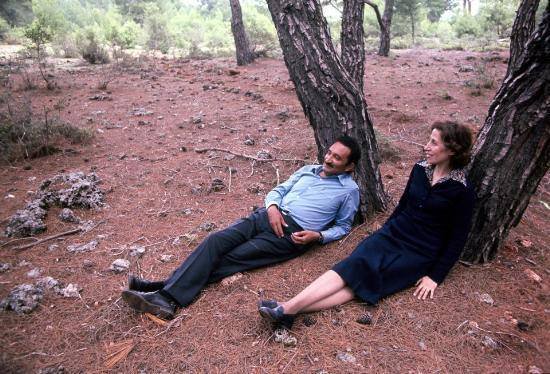 O iyi insanlar, o güzel atlara binip çekip gidiyorlar..

Rahmetli #BülentEcevit'in gölgesi, hayat arkadaşı, yoldaşı, eşi Rahşan Ecevit'e Allah'tan rahmet, sevenlerine ve yakınlarına başsağlığı diliyorum. Mekanı cennet olsun. 🇹🇷