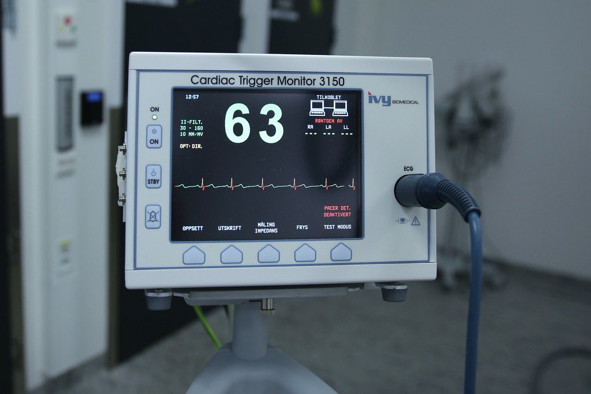 Wat kan een cardioloog zien op een hartfilmpje/ECG? 🩺
⁣
* dat het hartritme niet normaal is⁣
* dat u een hartinfarct doormaakt⁣
* u eerder een hartinfarct heeft gehad⁣
* uw hart vergroot is⁣
* uw hart op dat moment niet genoeg zuurstof krijgt⁣

 bit.ly/2G27PAA