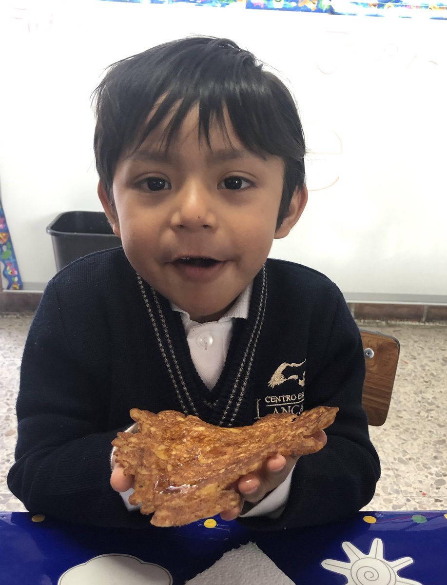 preeslancaster's tweet photo. Esta semana @MissSaraYunuee presentó la letra “M”, los niños conocieron su trazo y sonido, también aprendieron rimas, la canción “Señora EME” y finalizaron la semana preparando hot cakes con mermelada, maní, melón y miel. ¡No hay duda de que será una letra que no olvidarán! https://t.co/qT40eWFD79