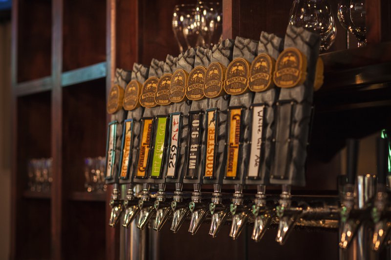 TravelOK's tweet photo. After a long day exploring Broken Bow and Beavers Bend State Park in southeast Oklahoma, relax with a local beer and some beautiful scenery at Mountain Fork Brewery! Sit outside on their gorgeous porch and find your new favorite pint! https://t.co/9EniNxxJ2X https://t.co/iSp2mjd6uR