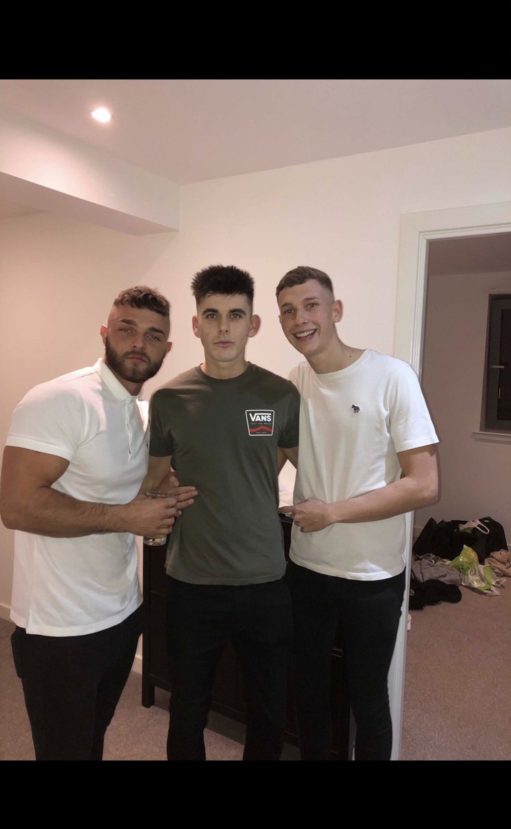 ross_hume's tweet photo. happy birthday buddy @BillyFarmer_ x https://t.co/DzCxqvMAFs