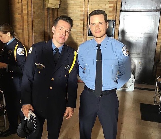 jonakijoannaki's tweet photo. Have a ever told you that I love men in uniform? 😍 @jesseleesoffer @JonSeda 💙 https://t.co/gSLbDtKL99