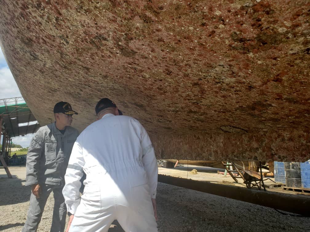 Escuadrón de Buques del Comando de Guardacostas de la ABV EOgiLLHX4AA5ByF