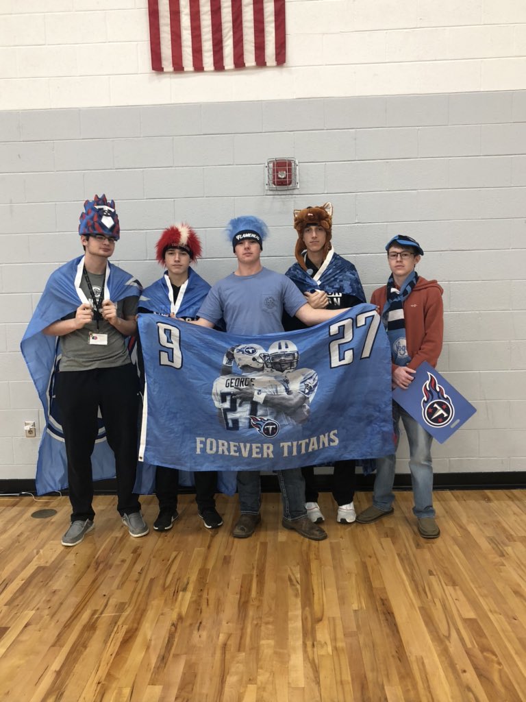 Maryann32112960's tweet photo. Culleoka Unit School is cheering on the Titans ❤️🏈 #TNedu4Titans #TitanUp #cmtsuperfan #cmtselfie #maurycountyschools #culleoka @cjmarczak @CulleokaUnit @MauryCoSchools @Titans https://t.co/DFLNXgpqC3