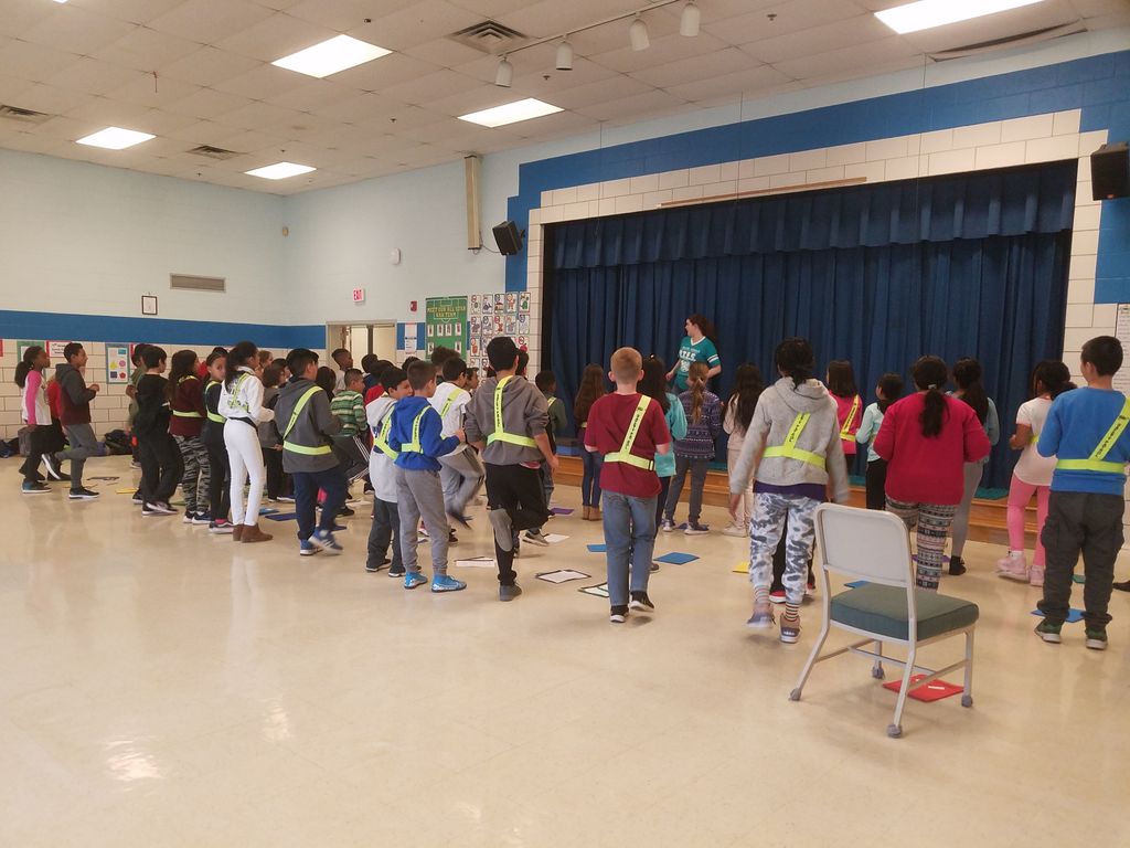 NMMS_Chorus's tweet photo. Visiting Oakland Terrace ES for chorus rehearsal. Sounding great! What a great way to end the week! https://t.co/BGIMcAxR0a