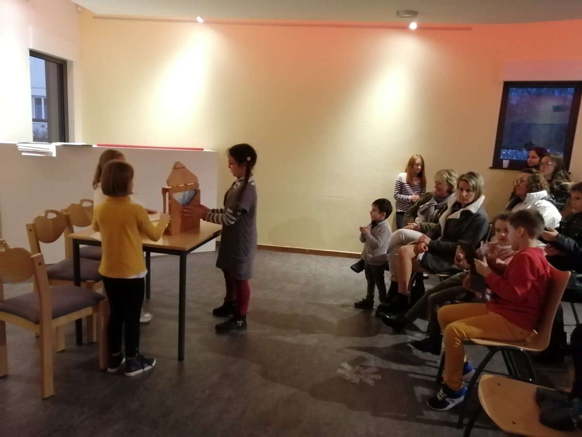 EPAndaine's tweet photo. #nuitdelalecture2020. Ce vendredi 17 janvier s'est déroulée la nuit de la lecture. Les élèves de la Chapelle d'Andaine ont pour cette occasion animé des ateliers de lecture à la médiathèque (des PS aux CM2). Bravo à eux. https://t.co/V1hFvR9ILS